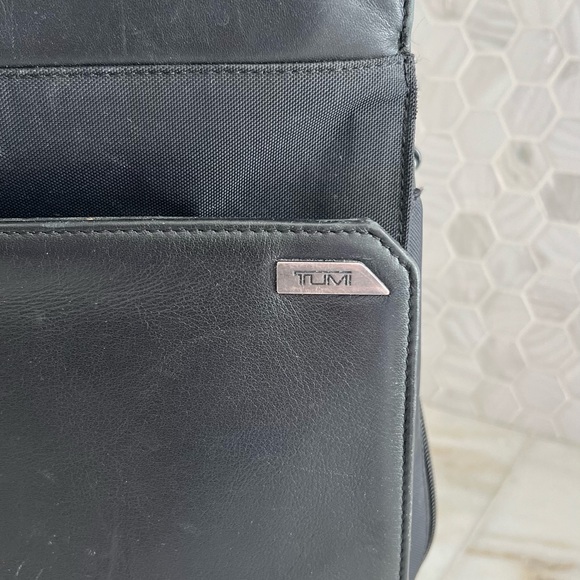 TUMI BRIEFCASE - Picture 2 of 6